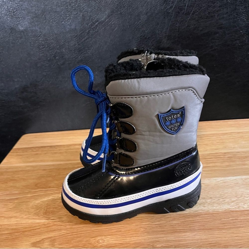 Totes Gray And Black Snow Boots‎ Size 8